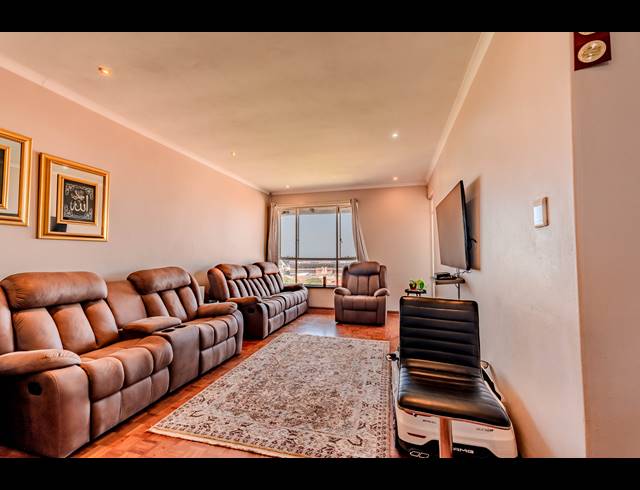 3 BEDROOM FLAT FOR SALE IN MORNINGSIDE